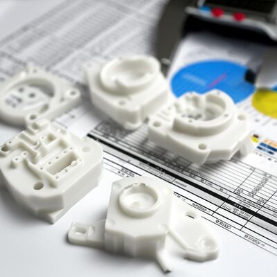 Goede prijs CNC-bewerkingsonderdelen voor nauwkeurige kunststof met complexe oppervlaktevorming, fijne gatbewerking en inspectieverslag in volledige grootte online